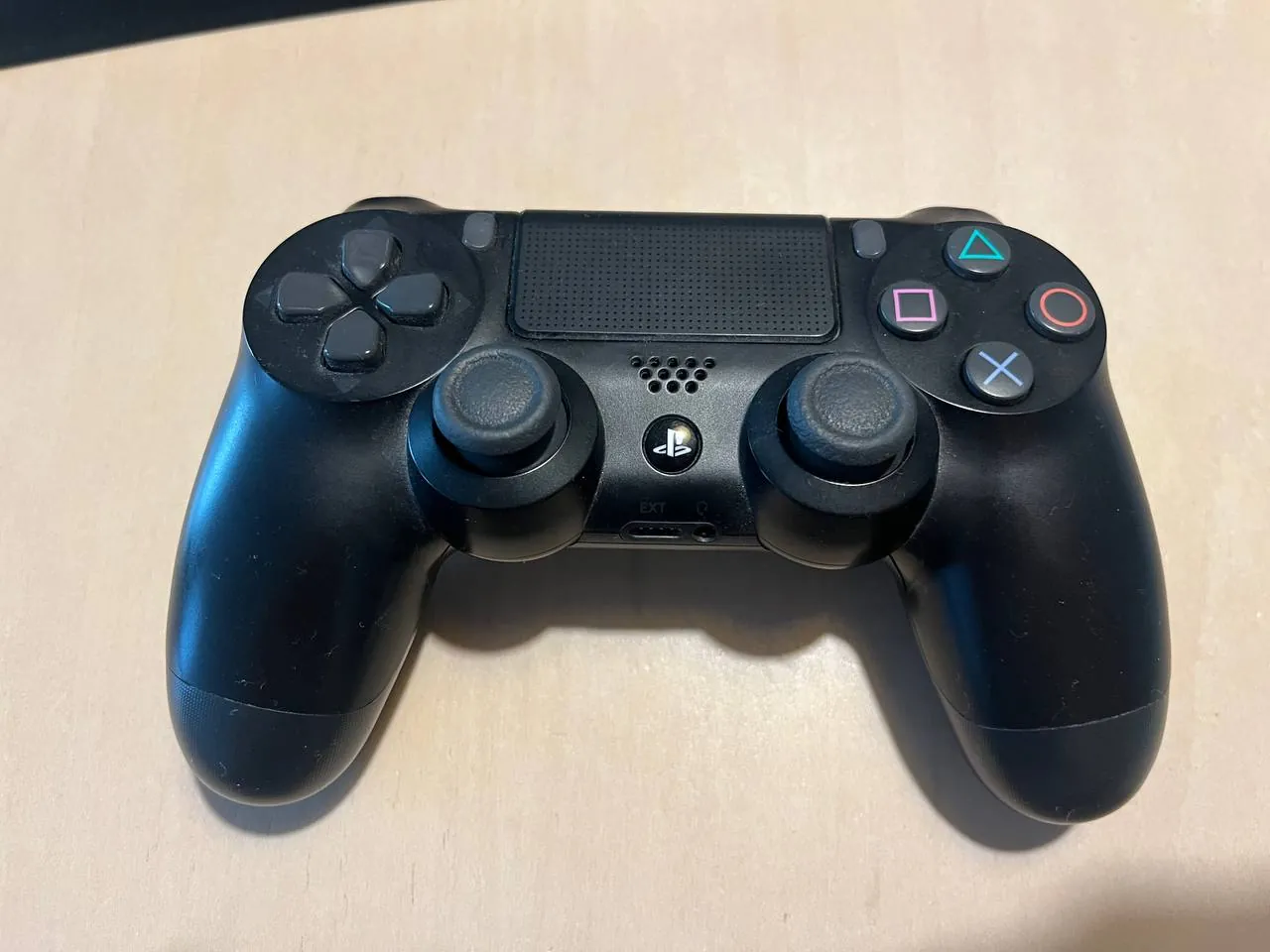 PlayStation 4 Slim 1TB 3 игры геймпад 2