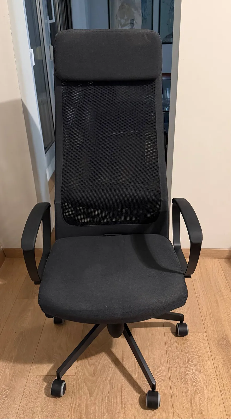Кресло IKEA MARKUS пылесос Dreame разное 1