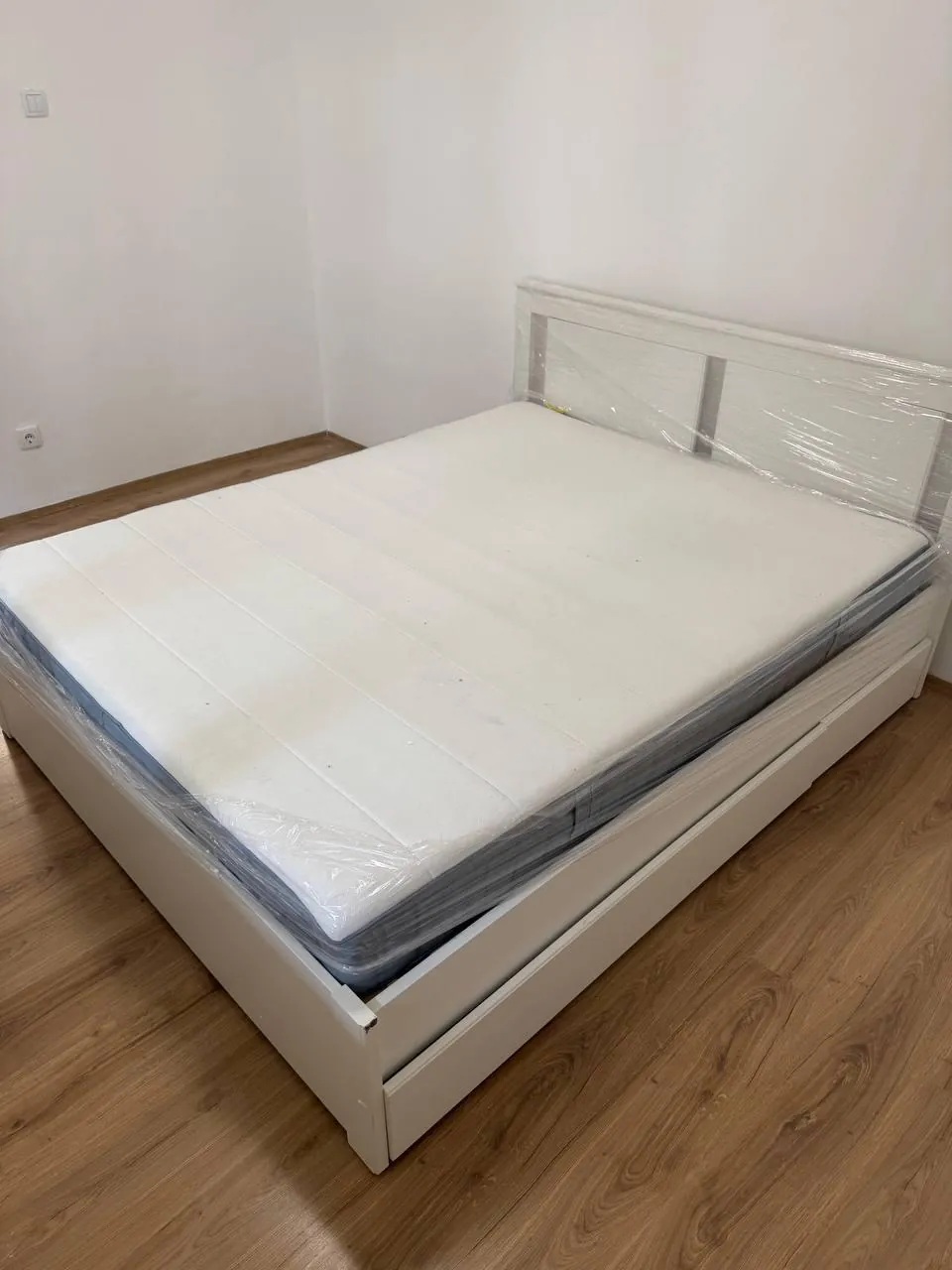Кровать IKEA MALM 160×200 с матрасом и ящиками 3