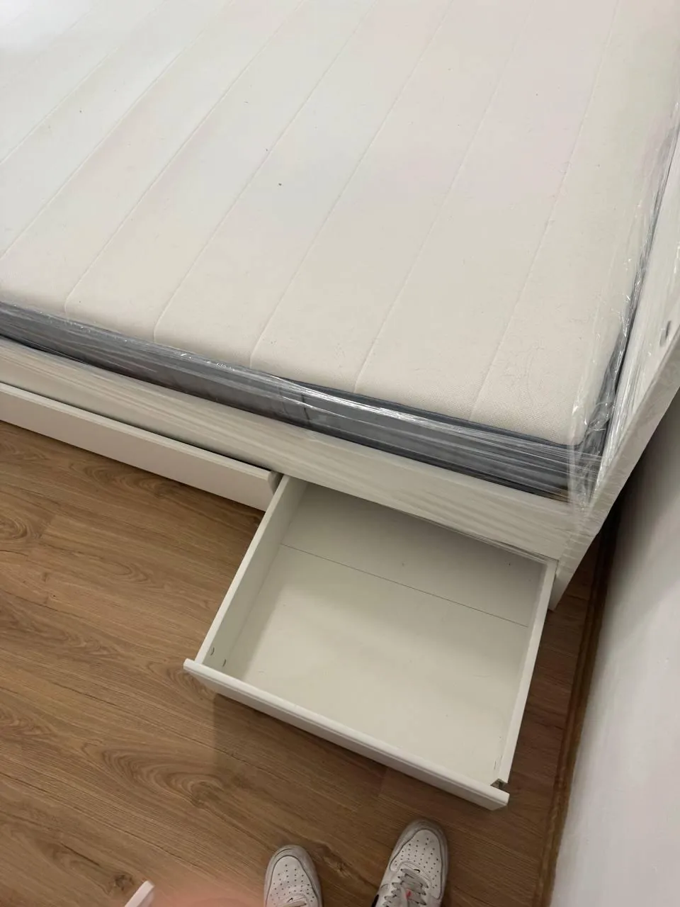 Кровать IKEA MALM 160×200 с матрасом и ящиками 7
