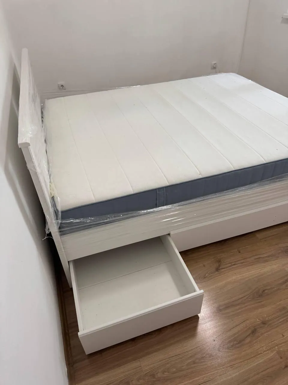 Кровать IKEA MALM 160×200 с матрасом и ящиками 6