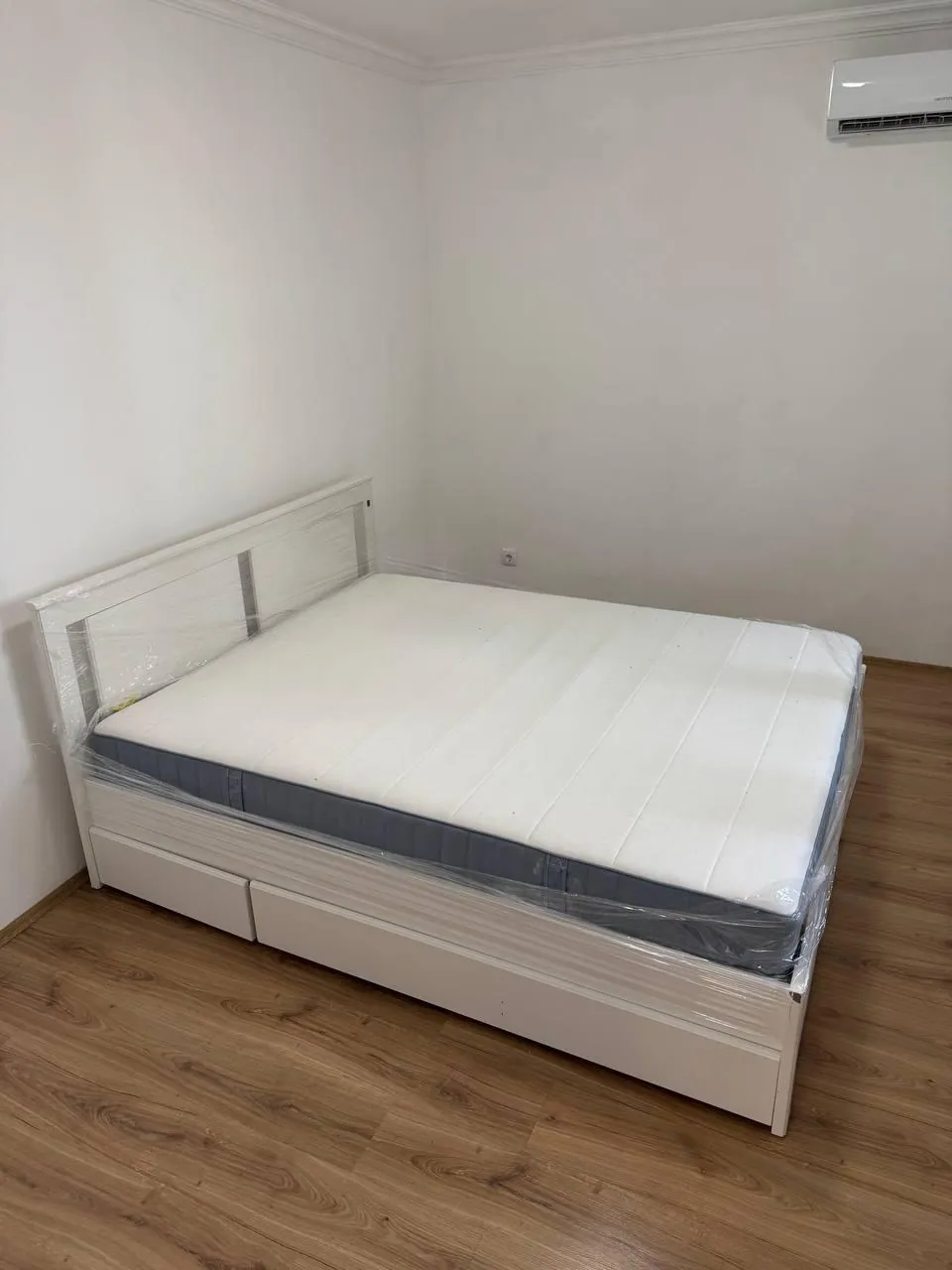 Кровать IKEA MALM 160×200 с матрасом и ящиками 2