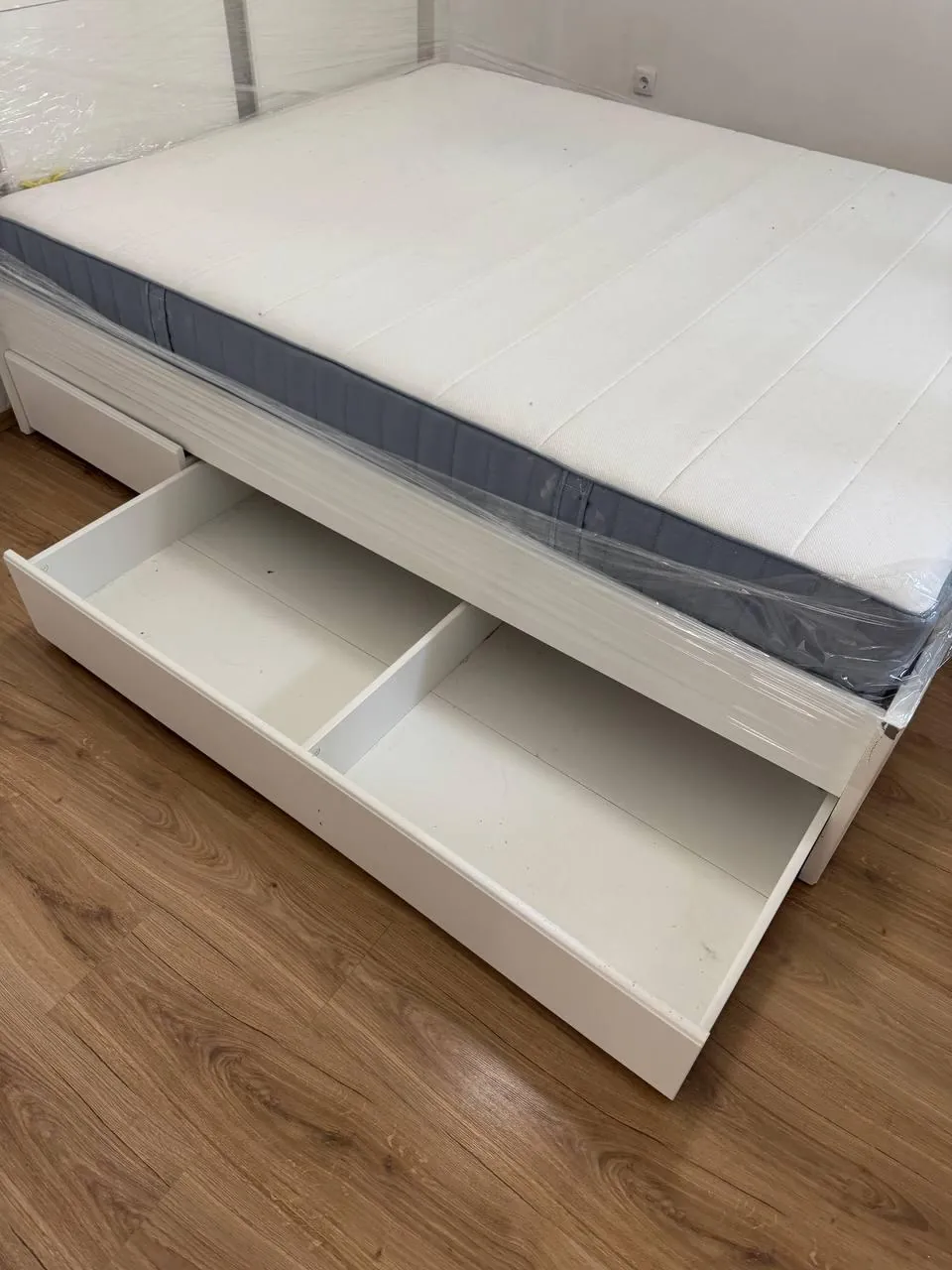 Кровать IKEA MALM 160×200 с матрасом и ящиками 5