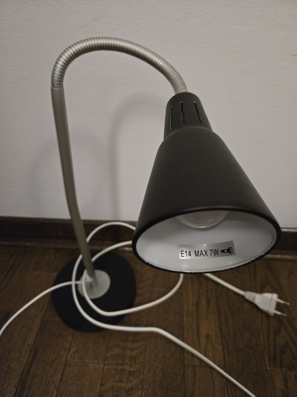 Лампа настольная IKEA 1