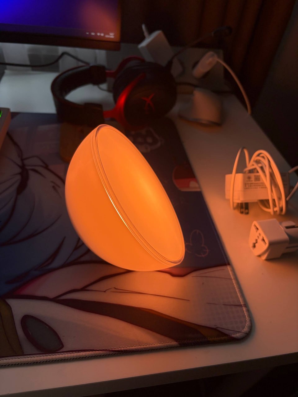 Лампа Philips Hue Go 3