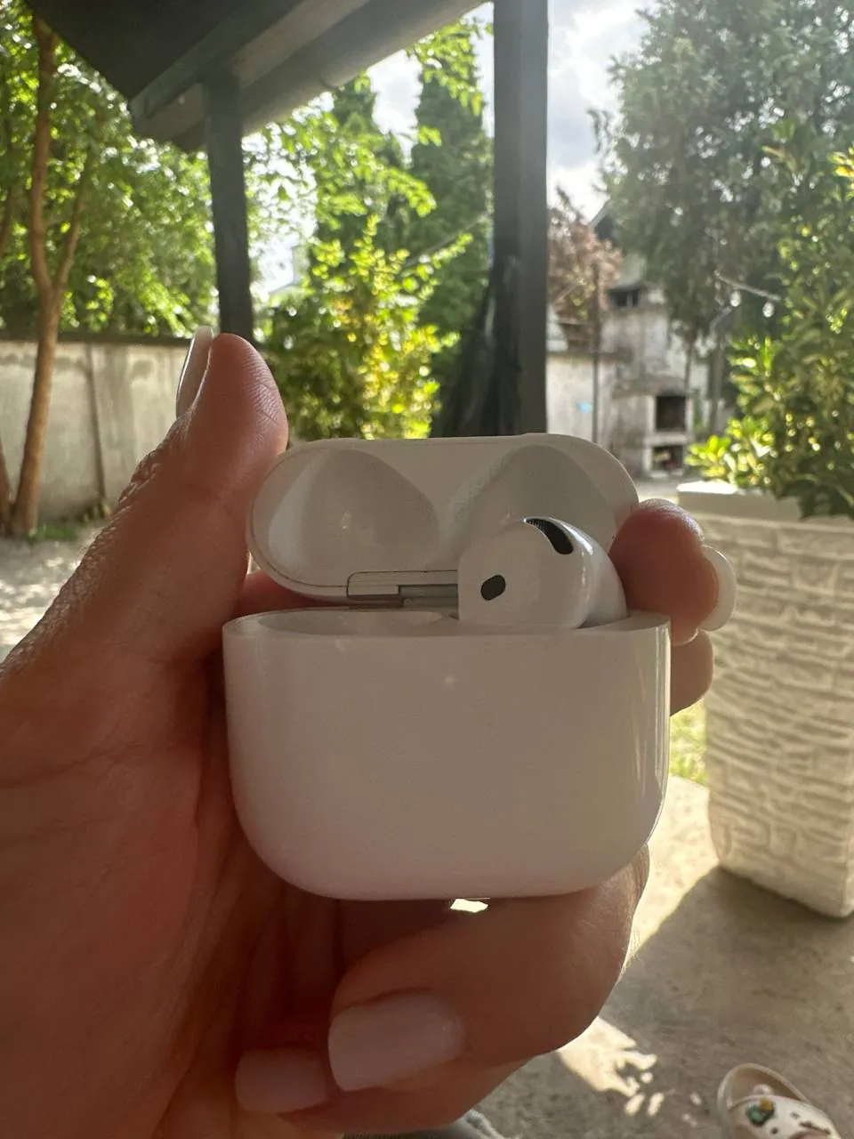 AirPods 4 правый наушник 1