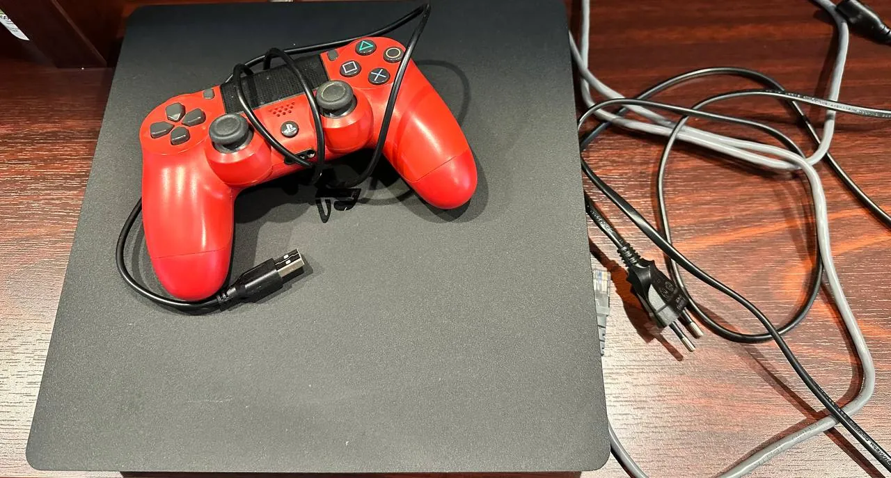Sony PlayStation 4 Slim 500GB с играми 4