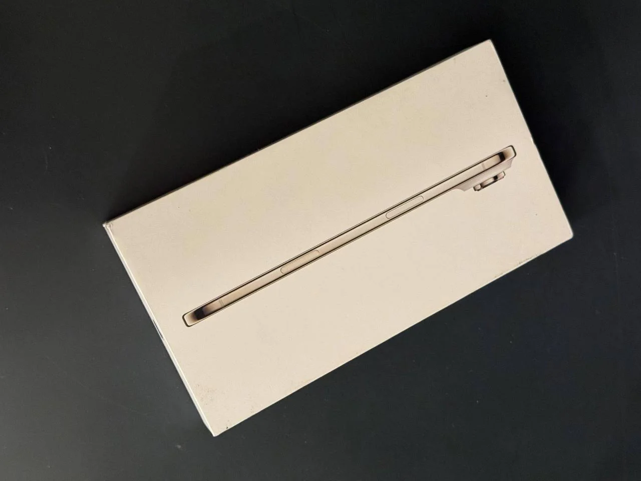 iPhone Air 256GB Gold 9