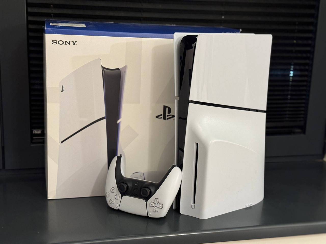 iPhone Air 256GB Gold 1