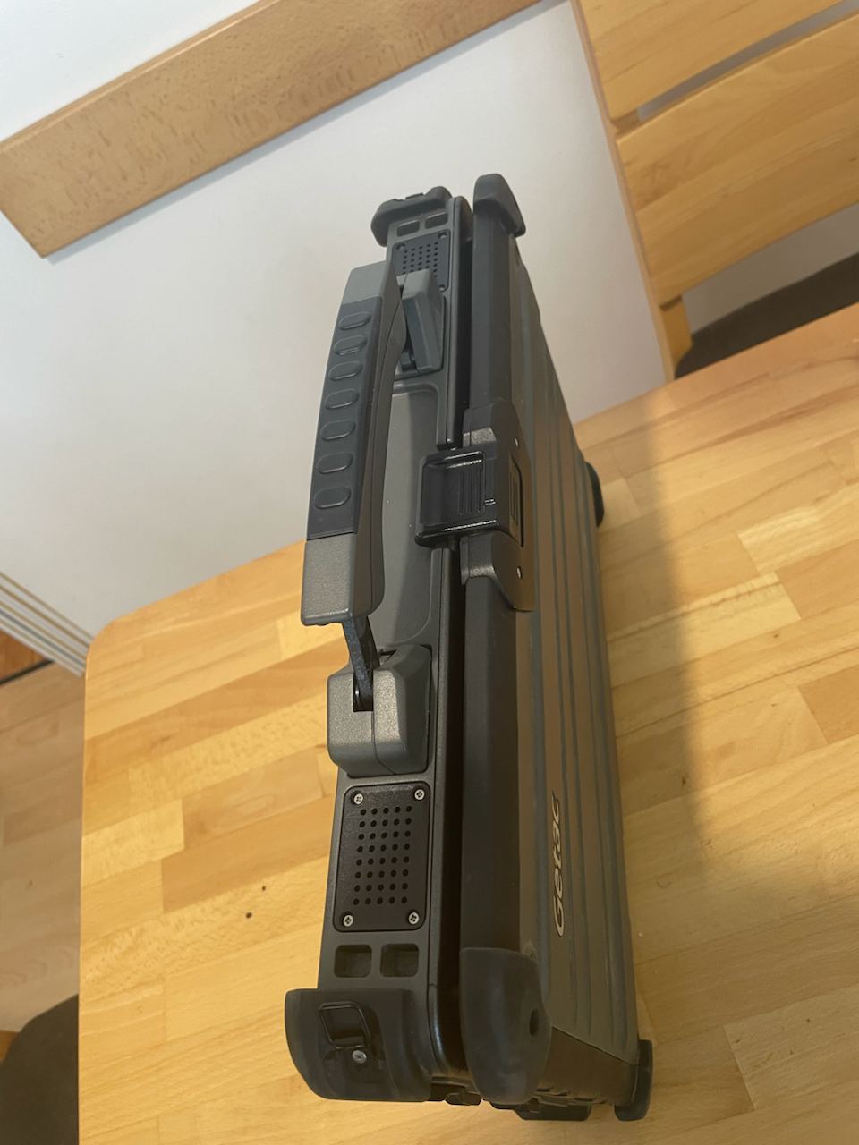 Продаю защищённый ноутбук Getac X500G3 10