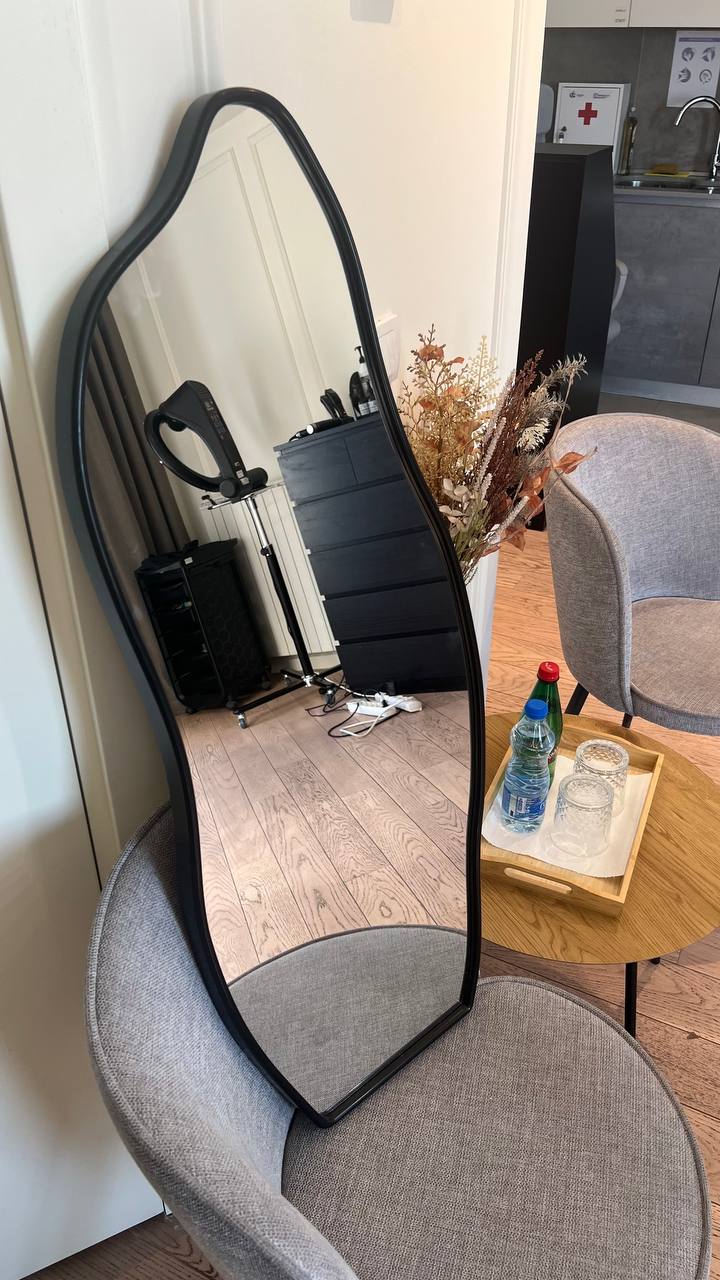 Кресло, зеркало, тумба, чайник 2