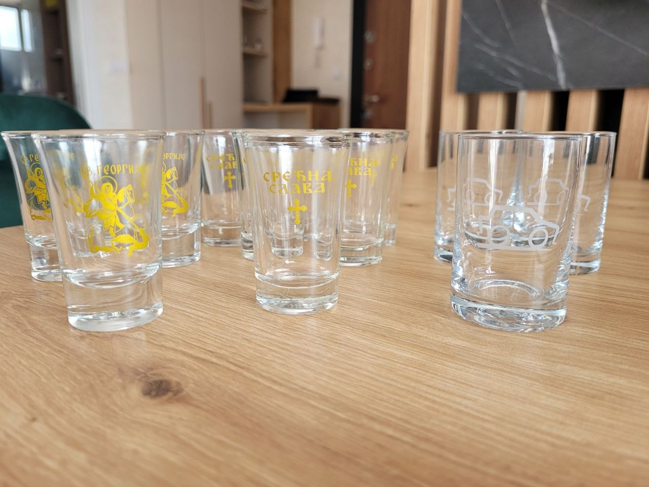 Телевизор FOX LED TV 42 дюйма 8