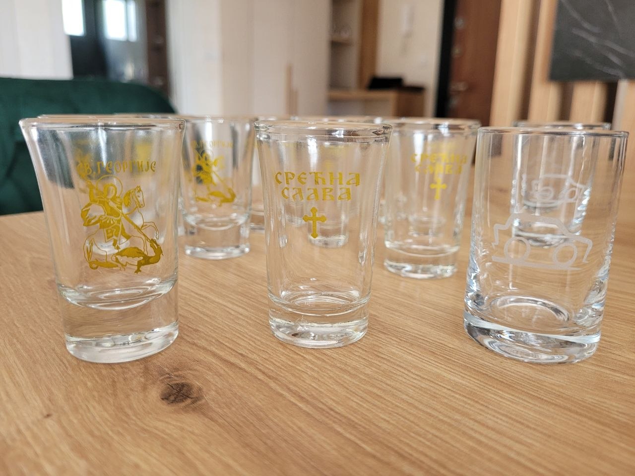 Телевизор FOX LED TV 42 дюйма 9