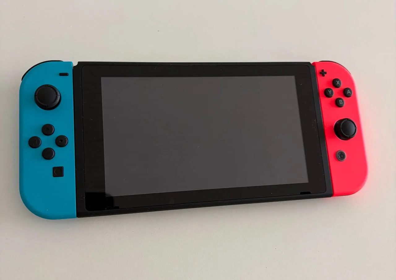 Nintendo Switch новый в коробке 1