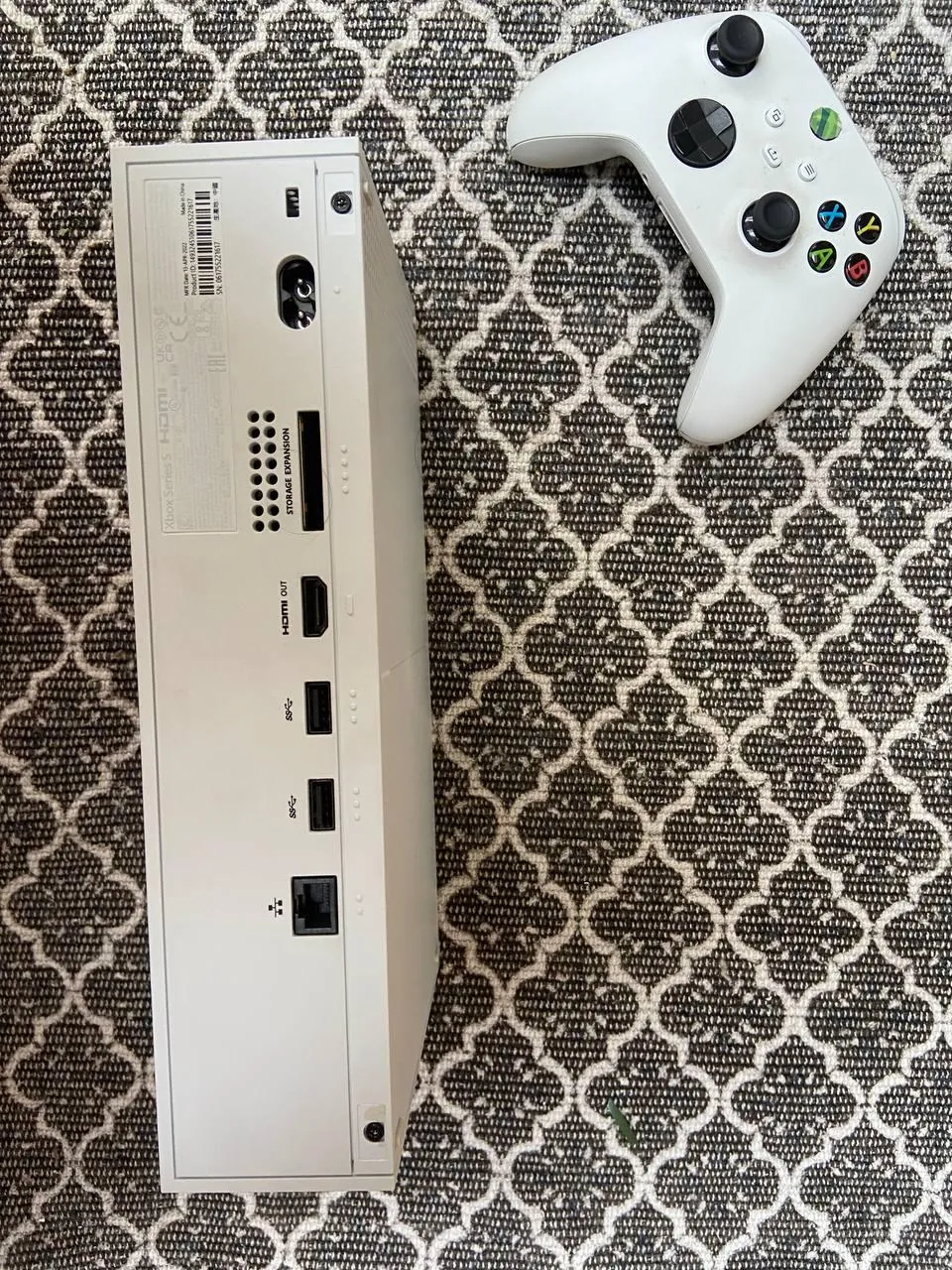 Xbox Series S с геймпадом 3