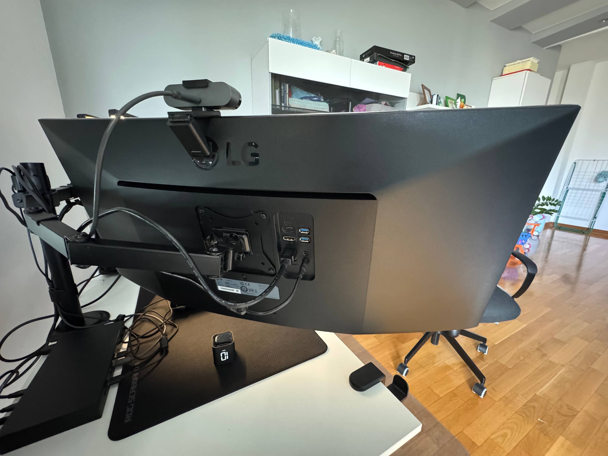 LG UltraWide Monitor Ergo 34” 3