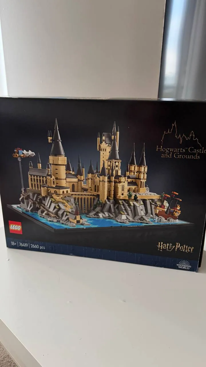 LEGO Hogwarts Castle Grounds 2660 деталей полный 1