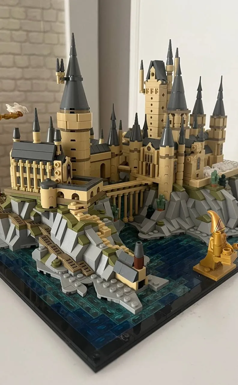 LEGO Hogwarts Castle Grounds 2660 деталей полный 3