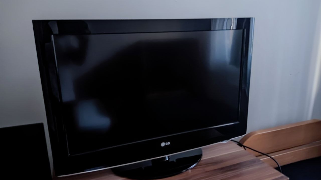 LG телевизор 32" 5