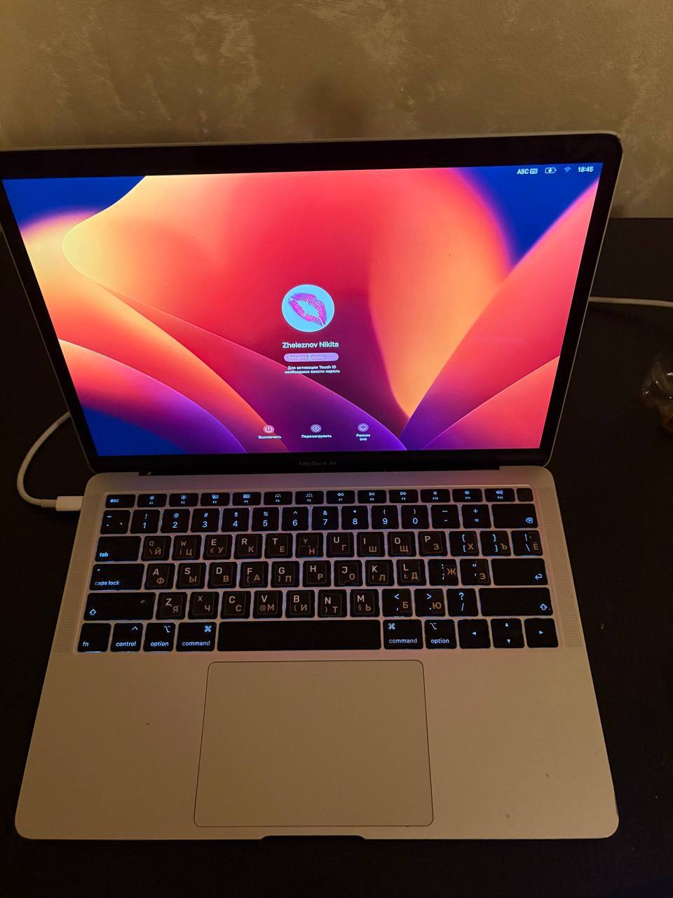 MacBook Air 13” Retina (2019) 1