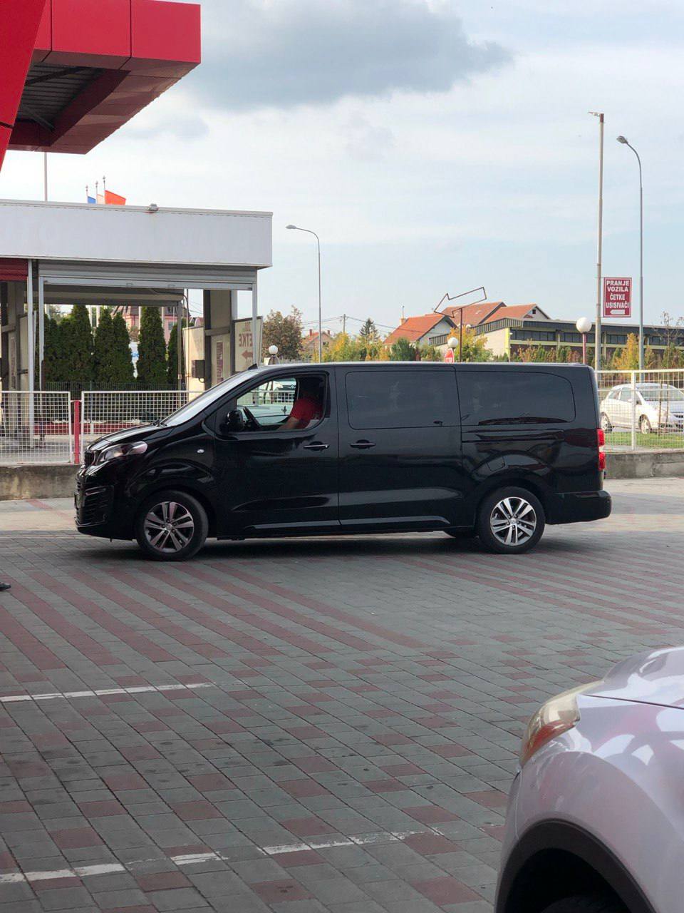 Peugeot Traveller 2018 1