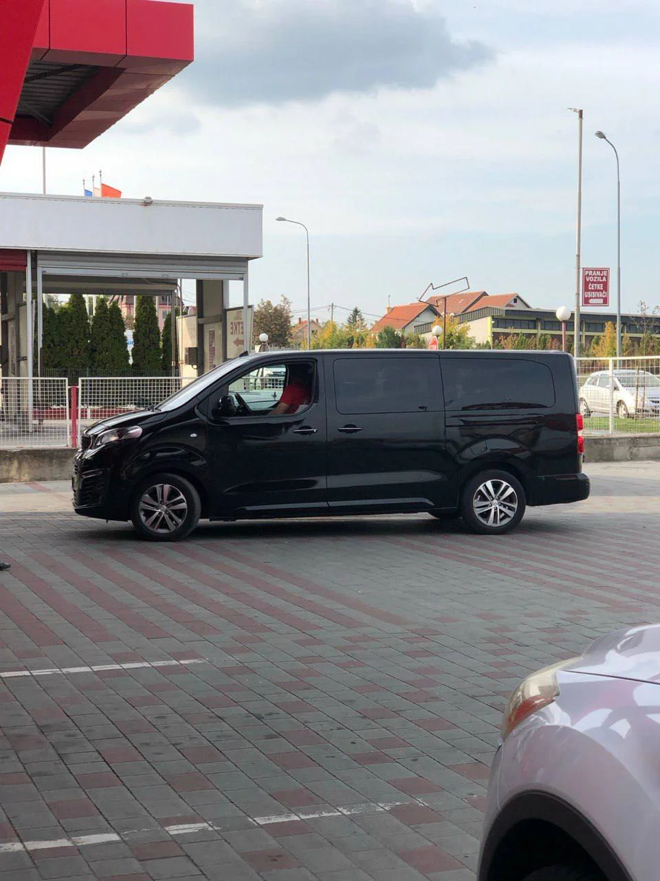 Peugeot Traveller 2018 1