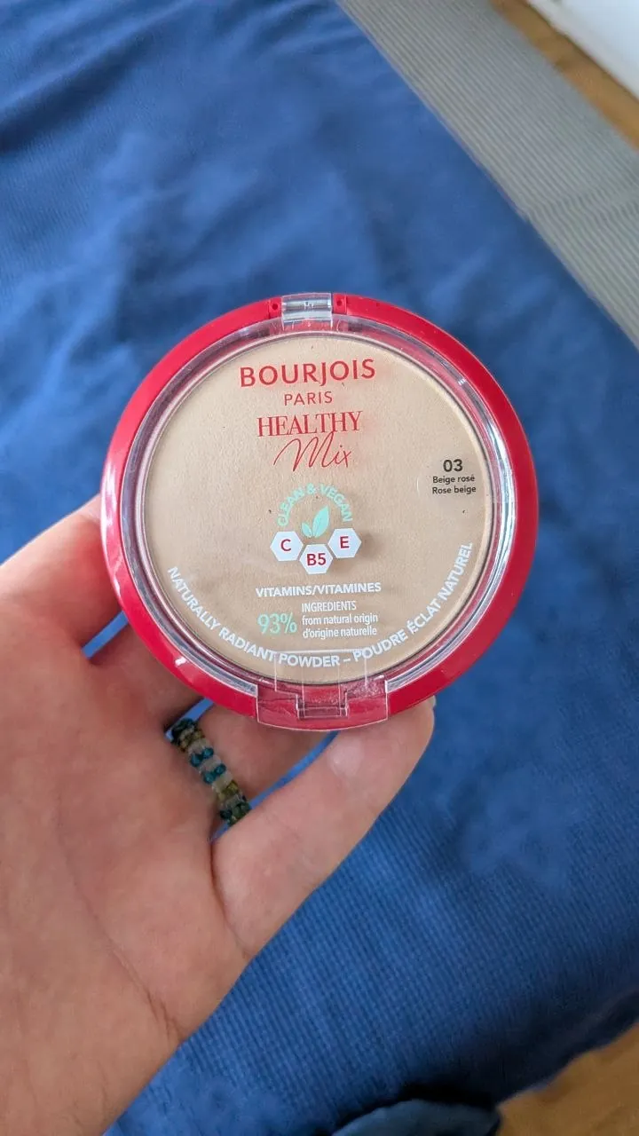 Пудра Bourjois новая оказалась тёмной 1