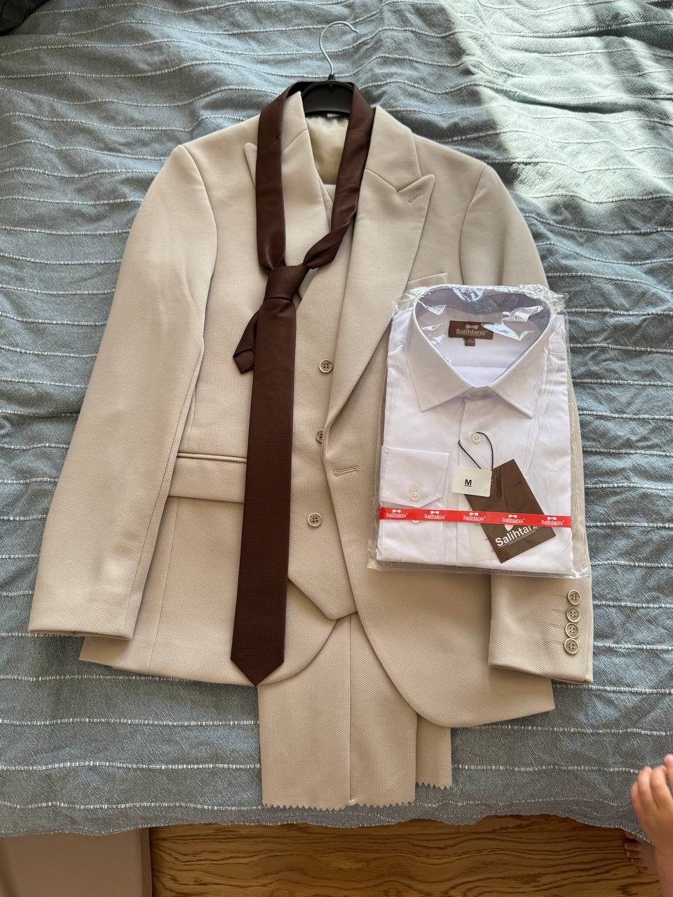 Новый бежевый костюм тройку размер М 2