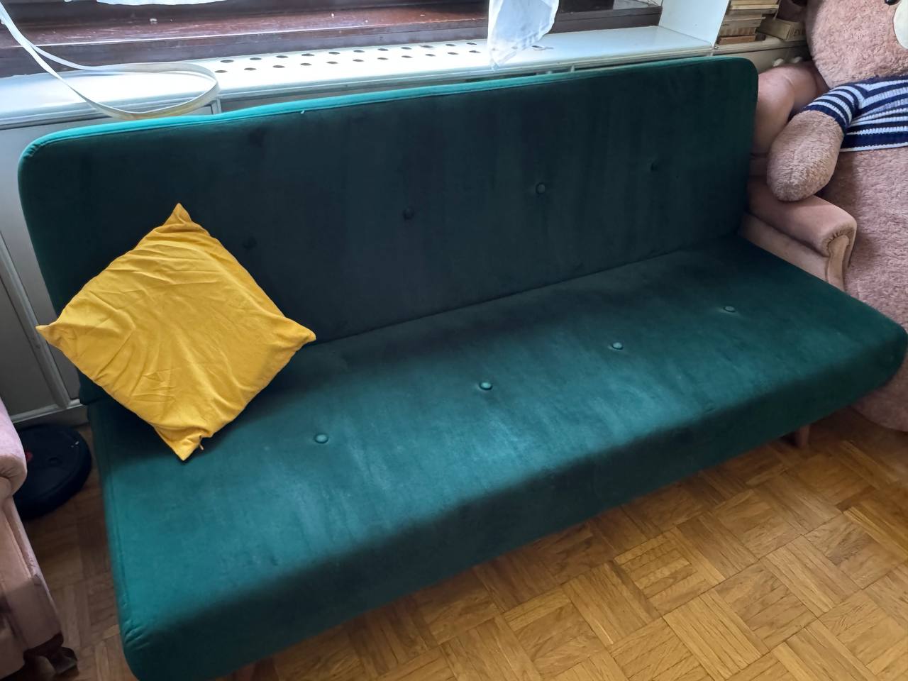 Диван темно-зеленый 1