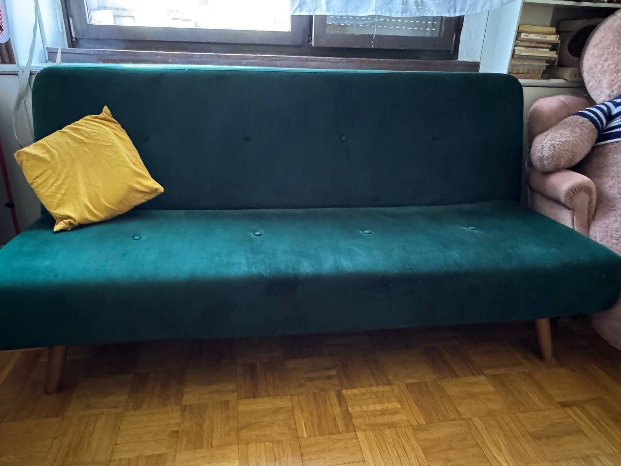 Диван темно-зеленый 2