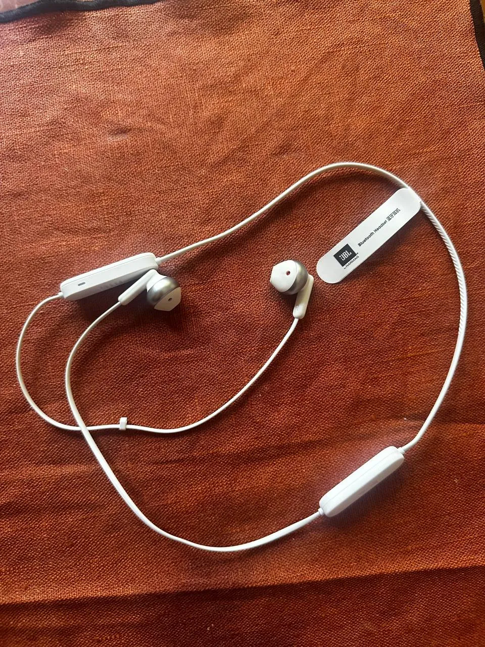 Наушники JBL беспроводные Белград 1