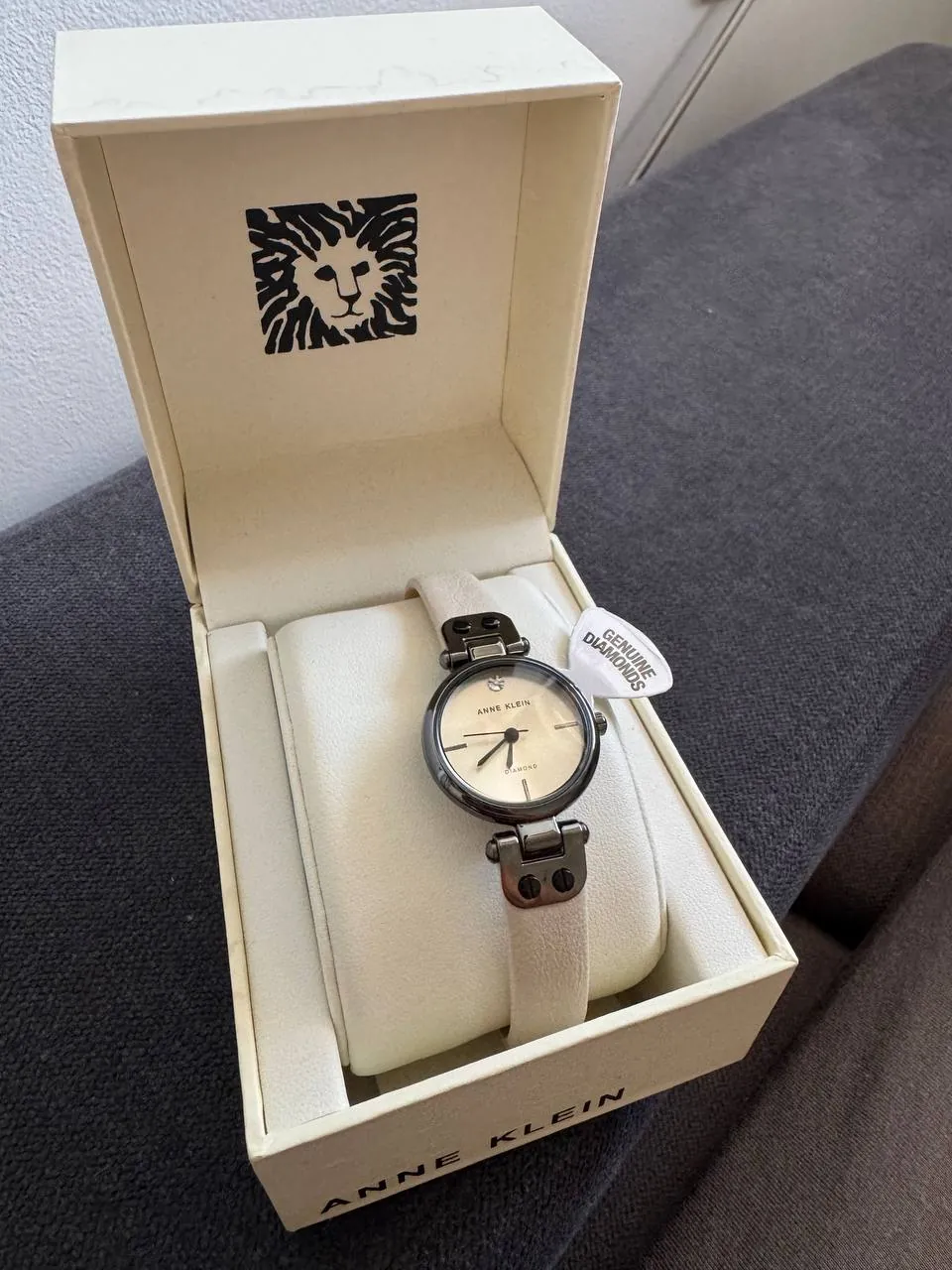 Фрезер для маникюра и часы Anne Klein 3