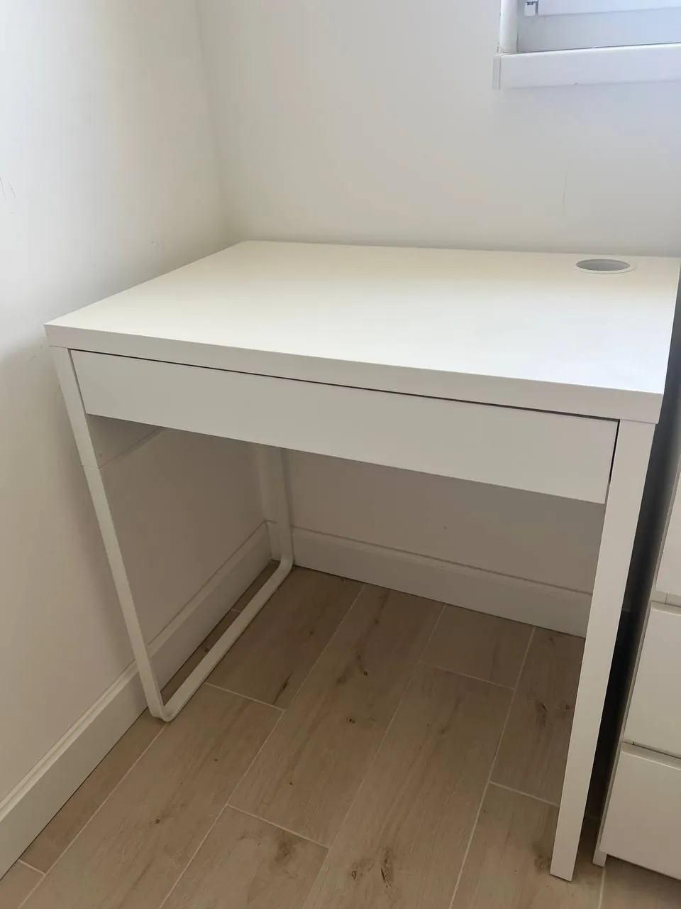 Стол IKEA почти новый 1