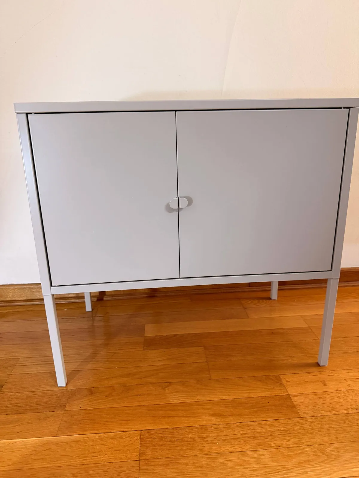 Две тумбочки IKEA LIXHULT 1