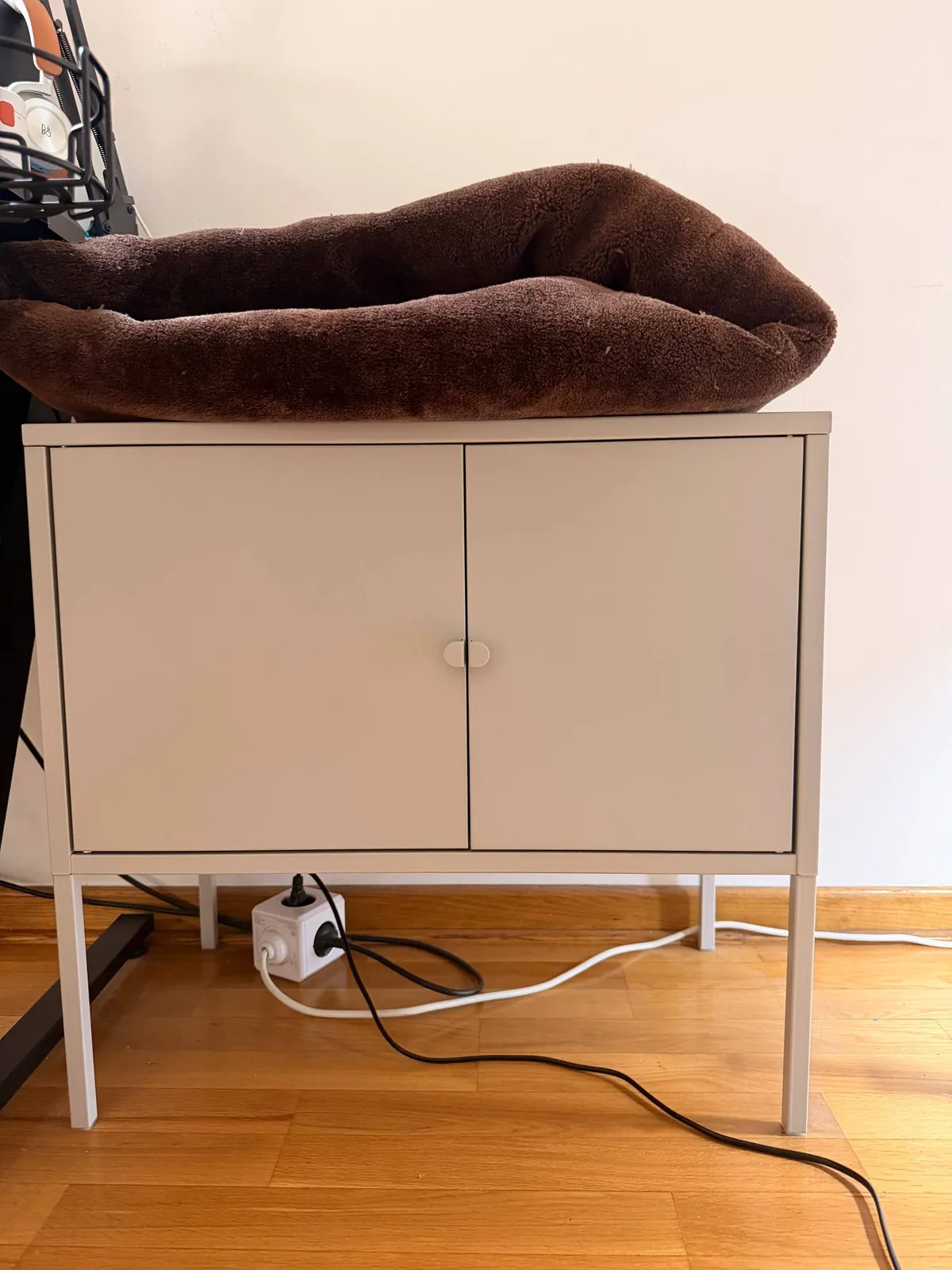 Две тумбочки IKEA LIXHULT 2