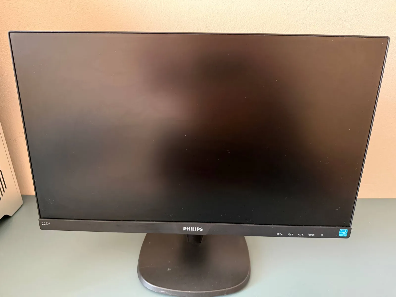 Монитор Philips 21.5 Full HD IPS 1