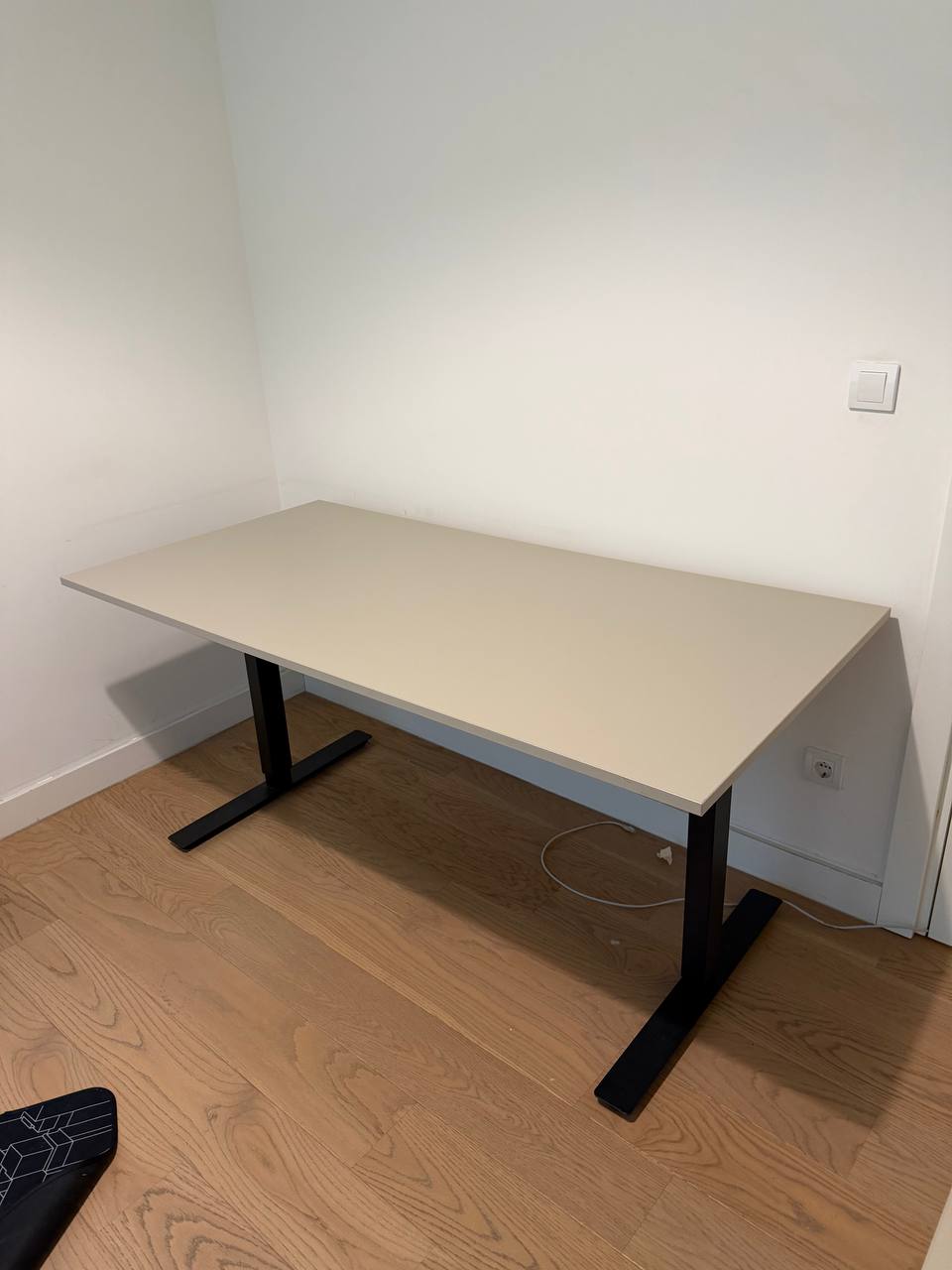 Компьютерный стол из Икеи 1