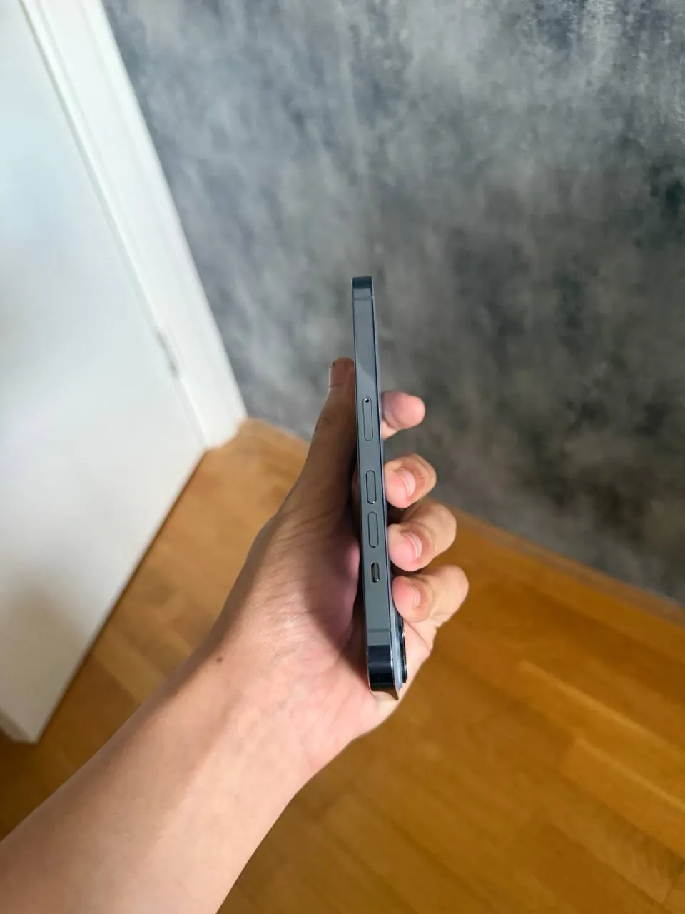 iPhone 13 Pro хорошее состояние 250 EUR 4