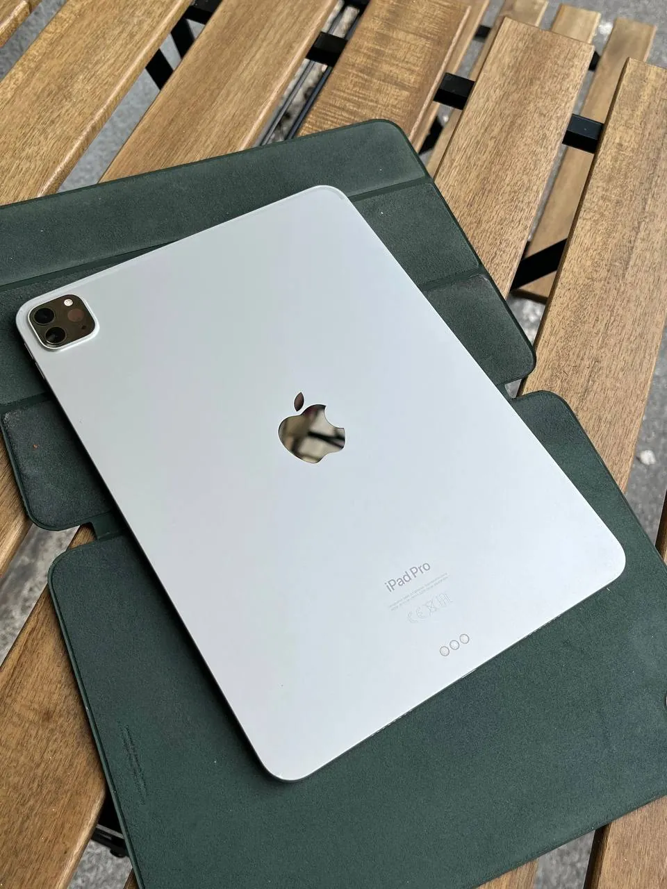 iPad Pro M2 128GB нюанс корпуса 500 EUR 3