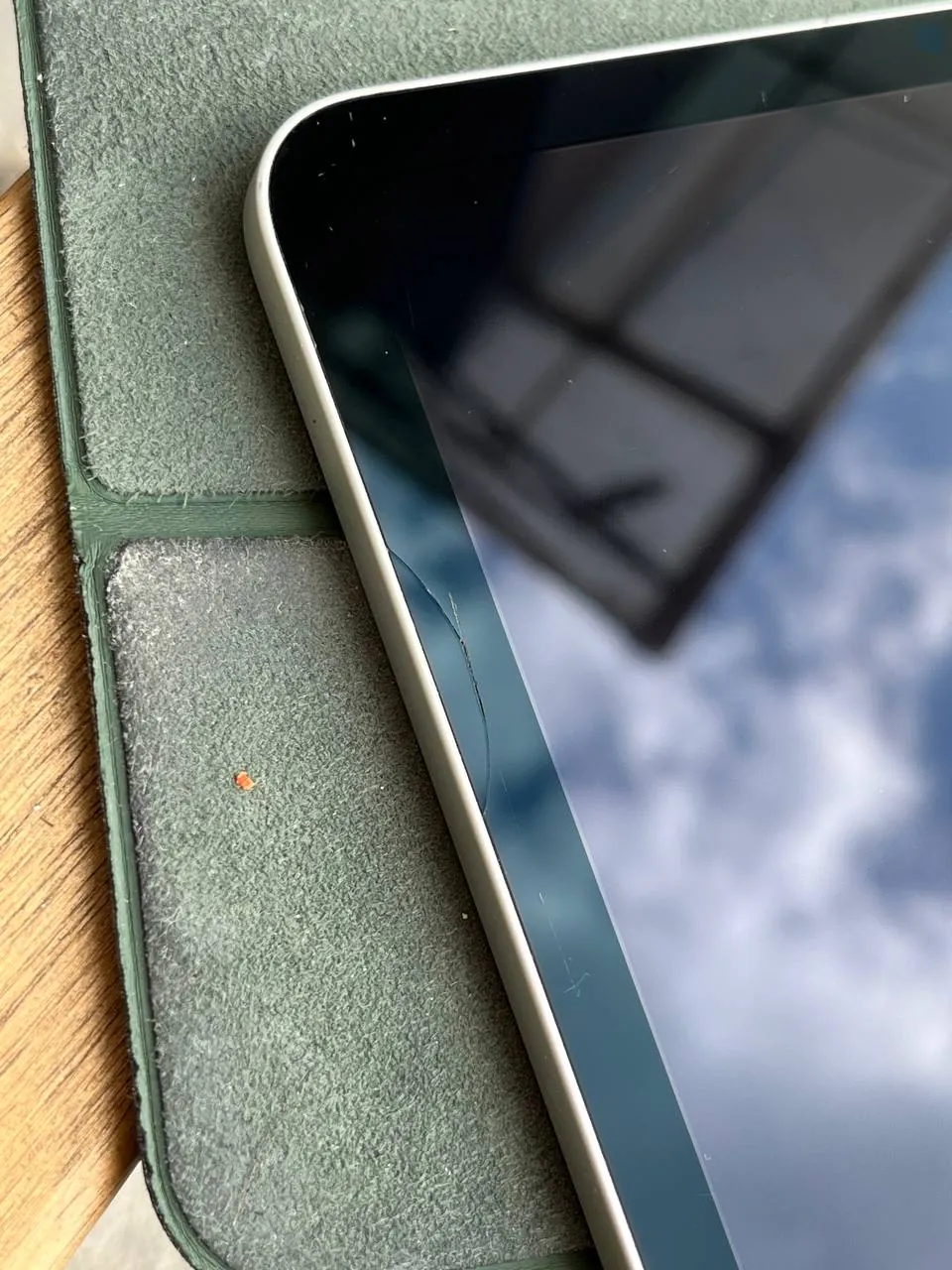 iPad Pro M2 128GB нюанс корпуса 500 EUR 2