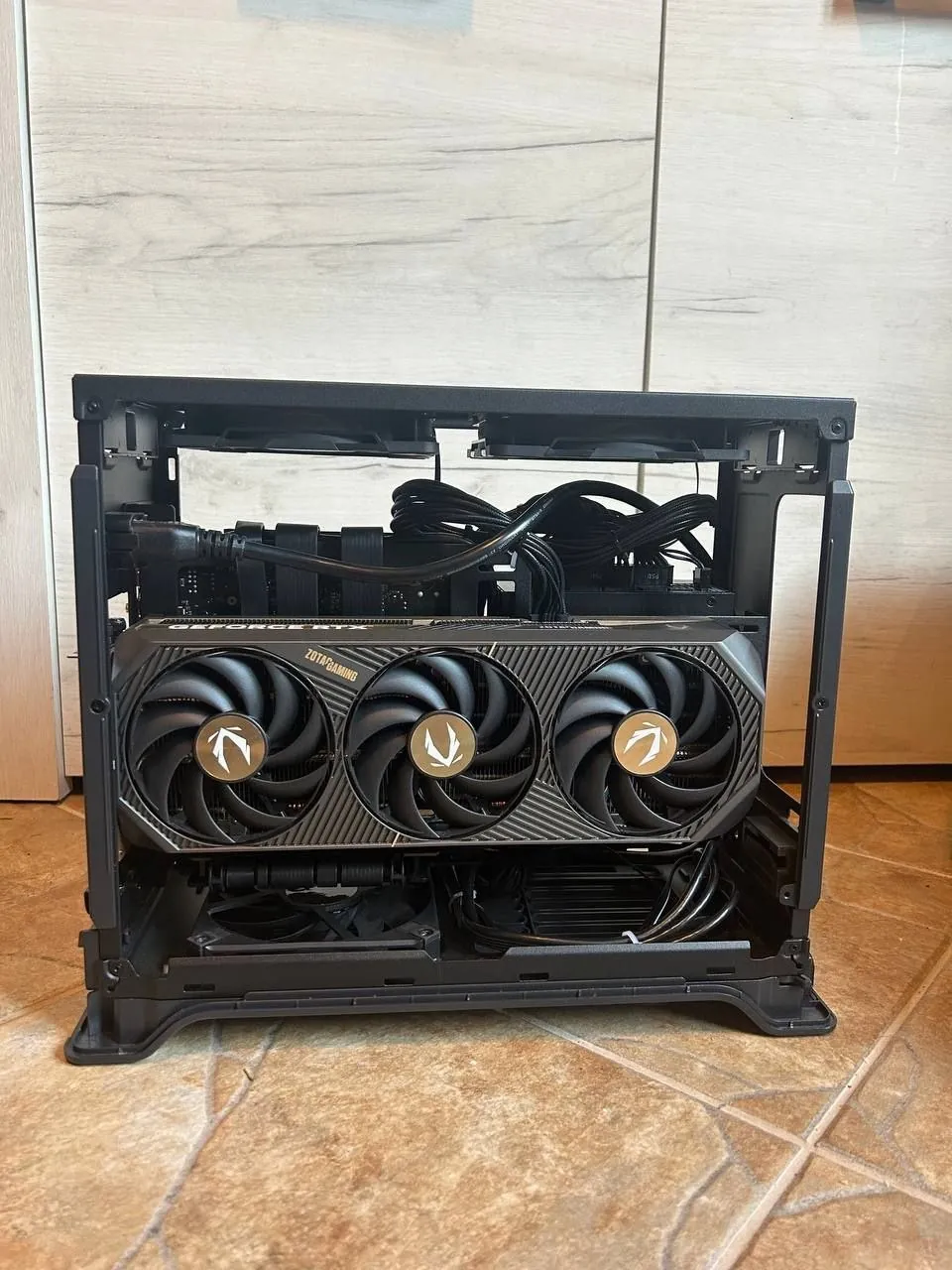 Игровой mini-ITX ПК Ryzen 7 7800X3D RTX 5080 4