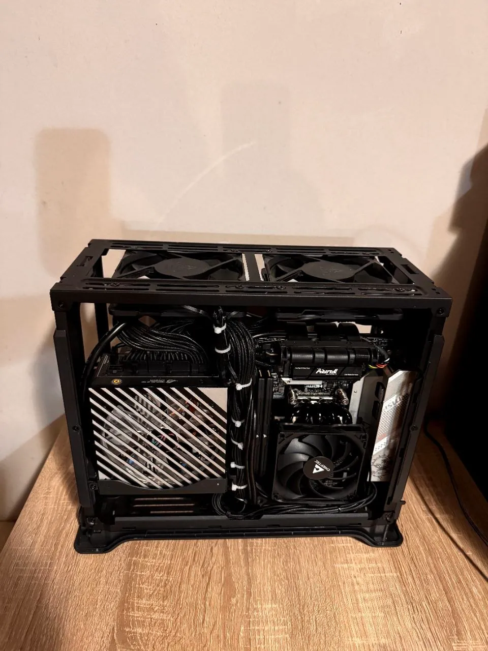 Игровой mini-ITX ПК Ryzen 7 7800X3D RTX 5080 6