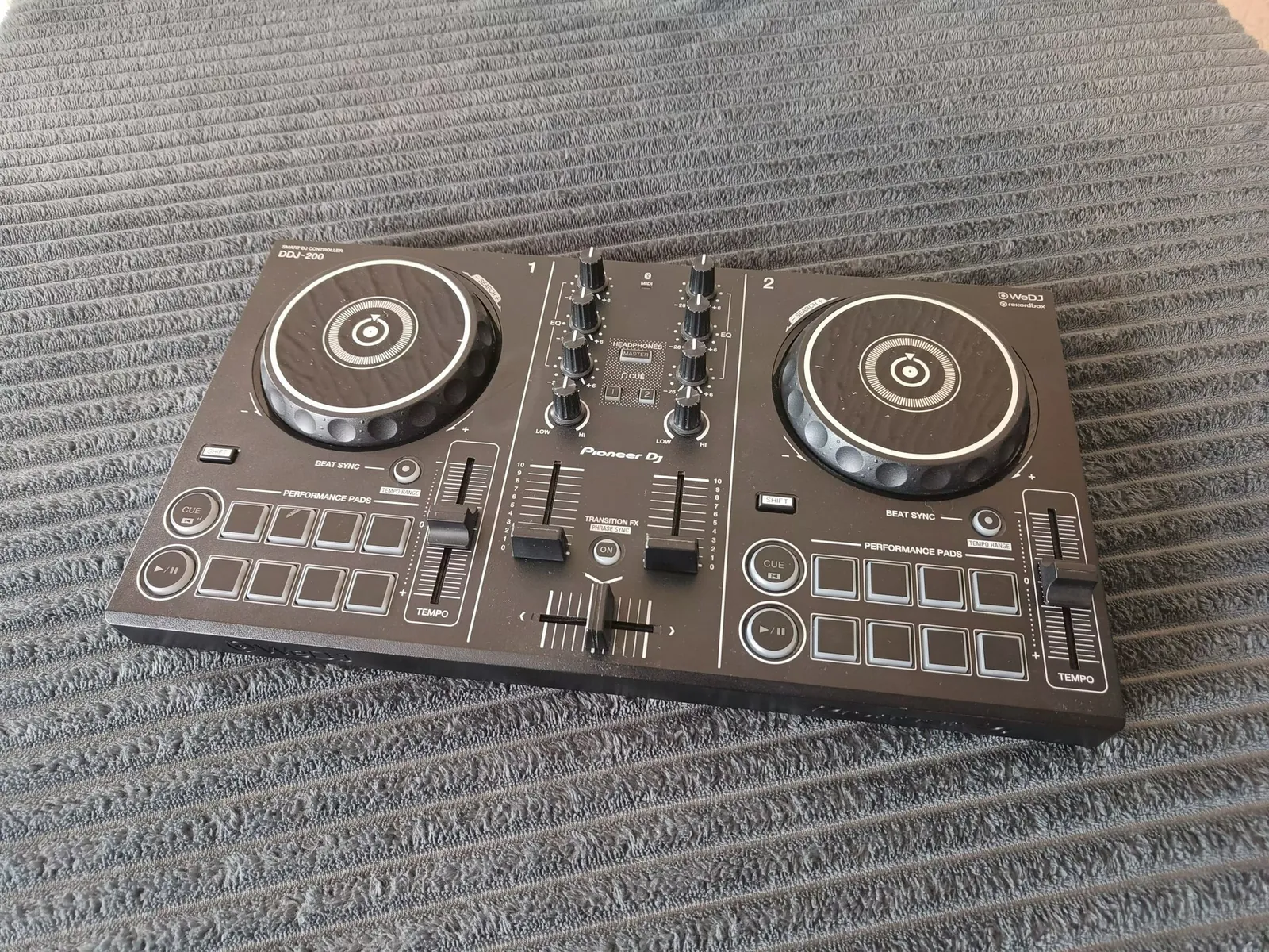 DJ-контроллер Pioneer DDJ-200 1