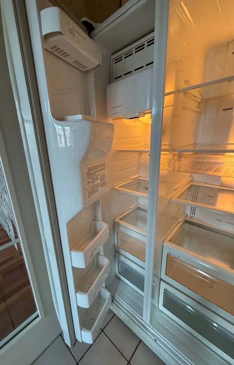 Холодильник Samsung Side-by-Side двухдверный No Frost 4