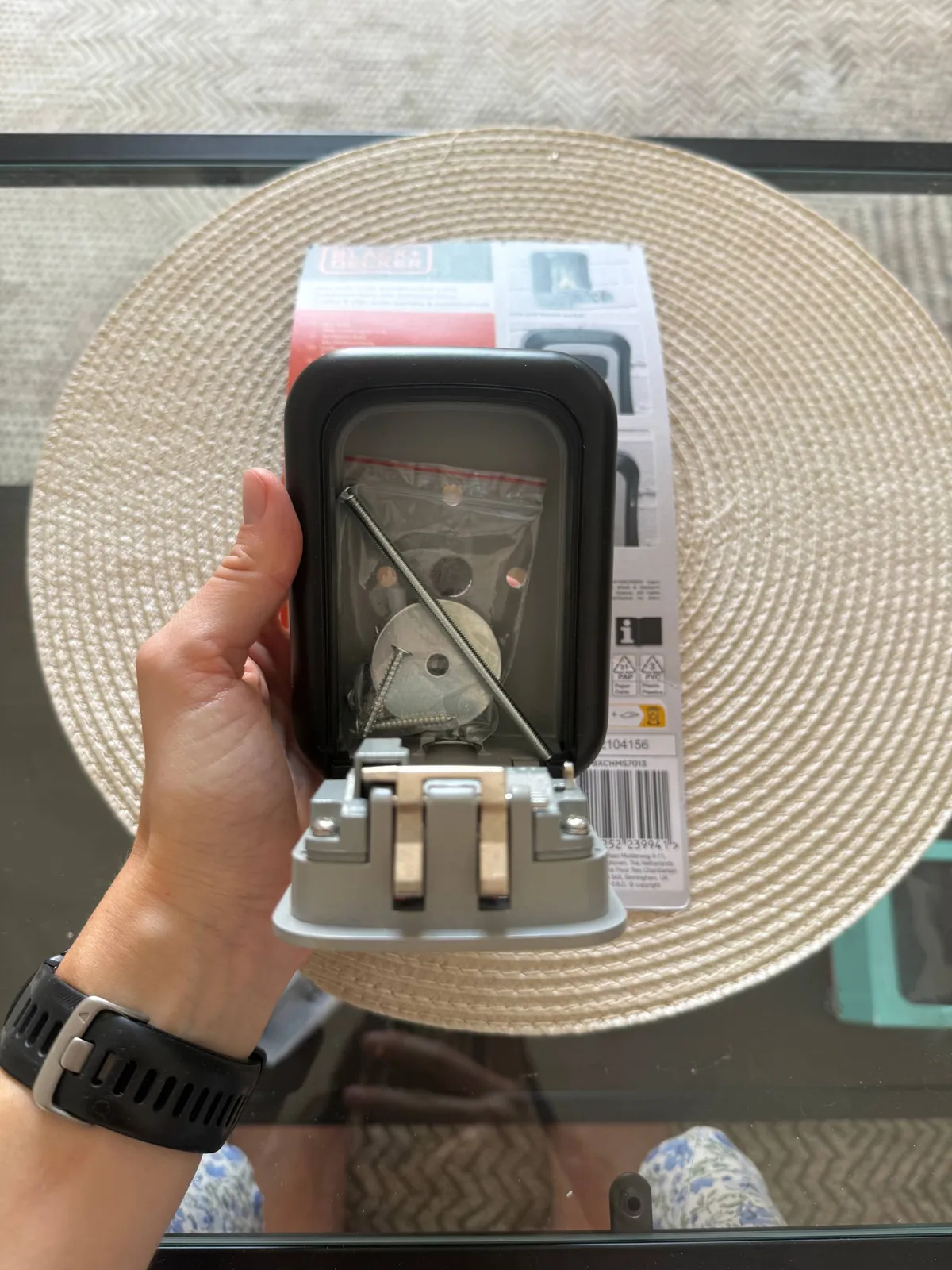 Настенный сейф для ключей BLACK+DECKER с кодовым замком 2