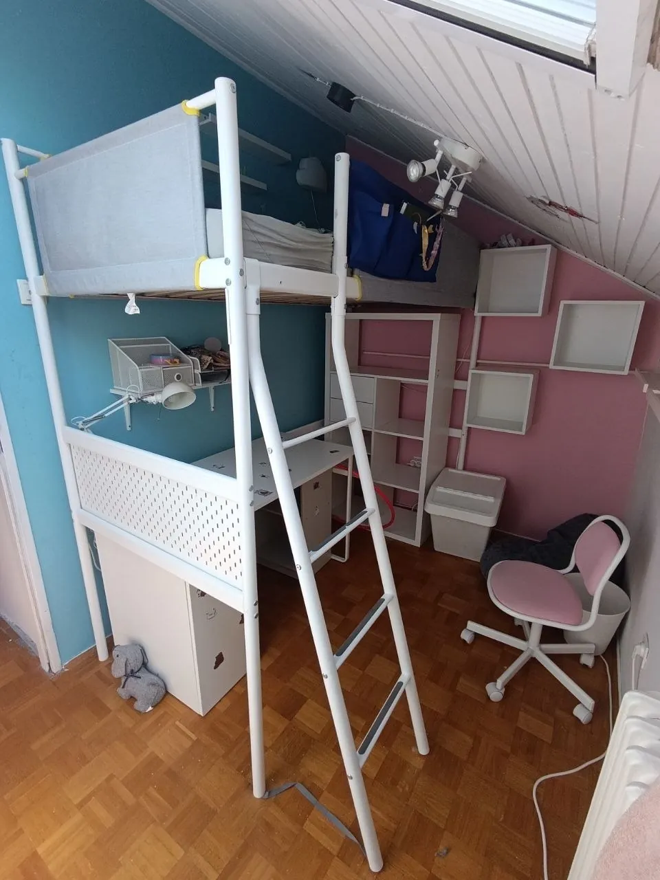 Кровать IKEA Vitval с боковым столом 3