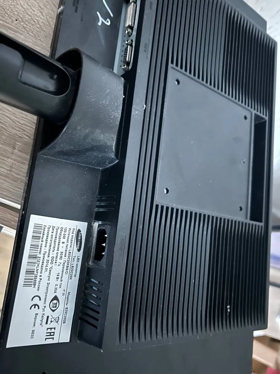 Ноутбук Acer Aspire E1-571G + монитор Samsung + Apple зарядки 5