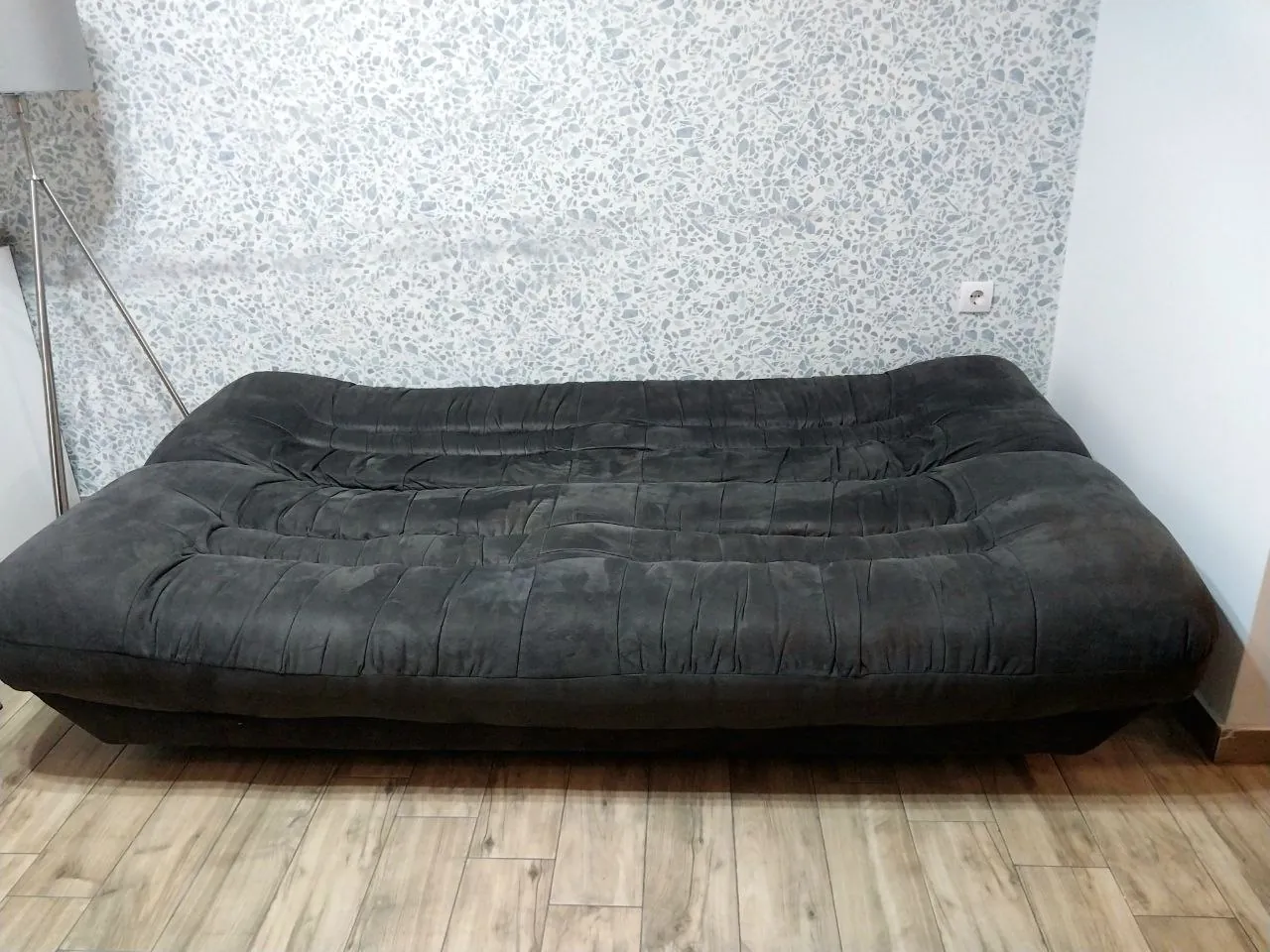 Продам бу диван, в разложенном виде размеры 210 × 125. Бу кровать Ivona 150×200, с ящиком для бел... 2