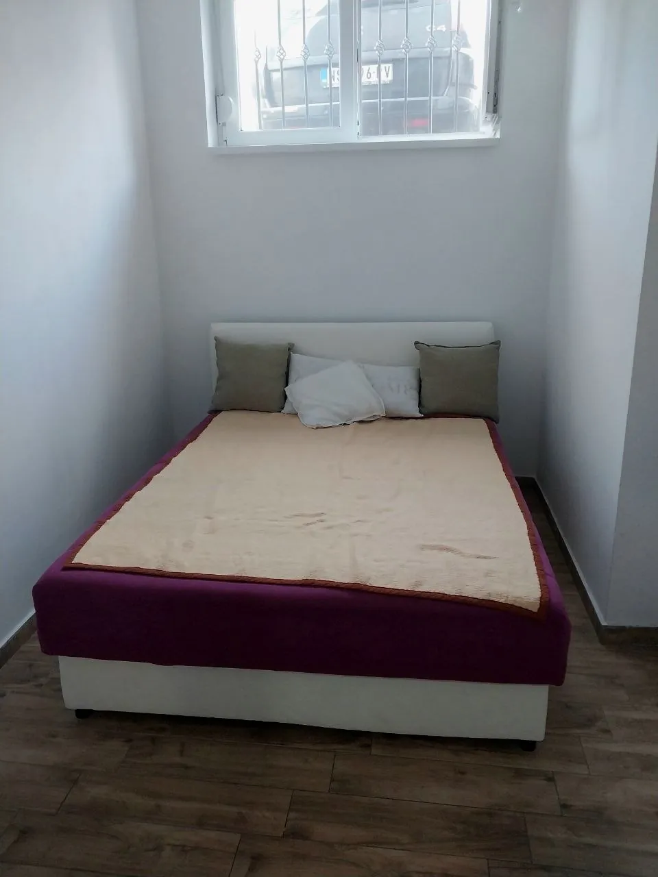 Продам бу диван, в разложенном виде размеры 210 × 125. Бу кровать Ivona 150×200, с ящиком для бел... 3