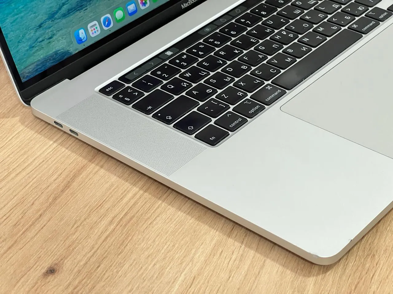 MacBook Pro 16 2019 i7/16/512 Radeon 5300M Белград 380 EUR 3